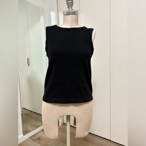 B. Friends Woman’s Black Sleeveless Stretch Knit Tank Top One Size